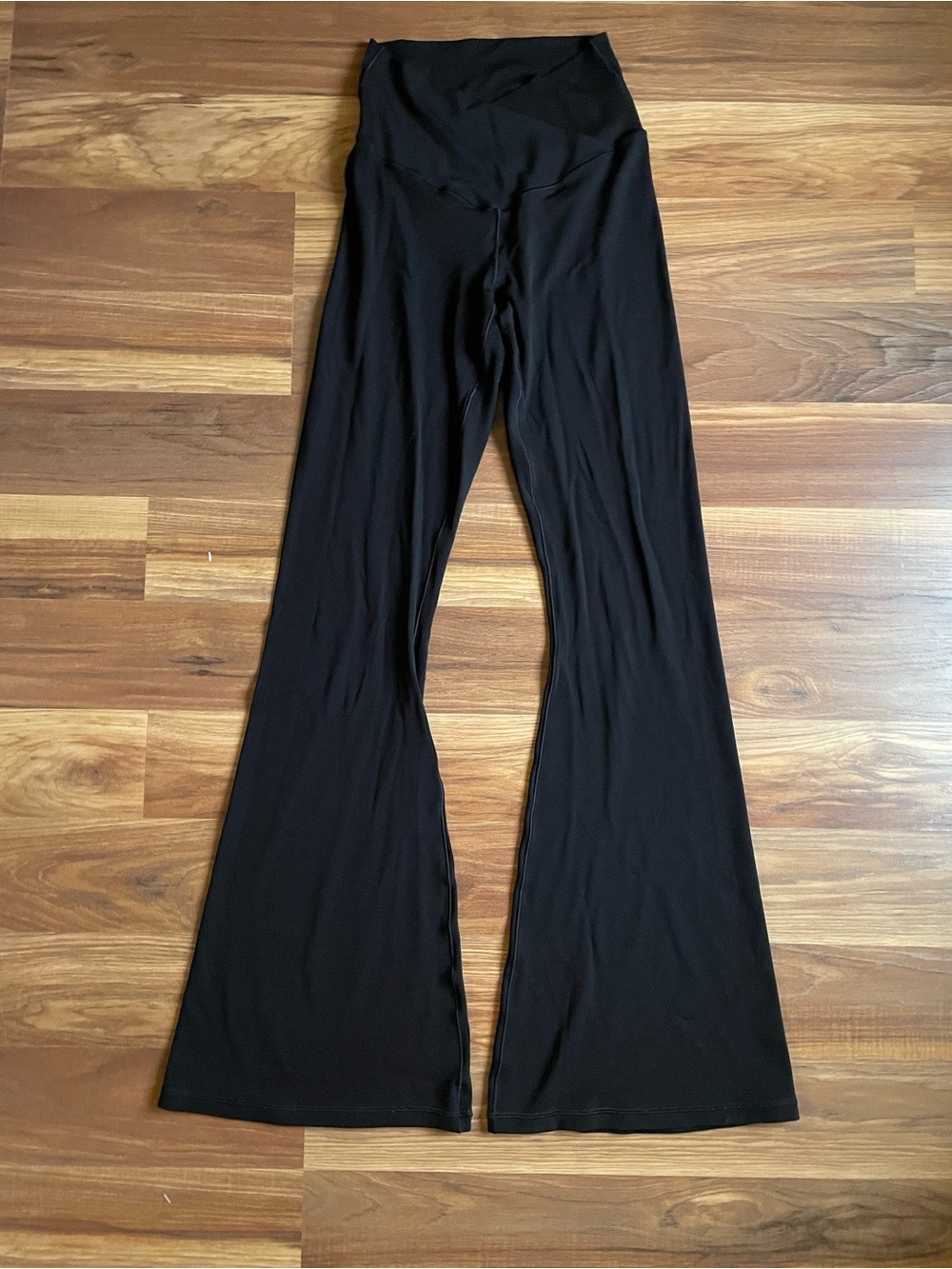 offline by aerie real me high waisted crossover flare legging | women's medium
